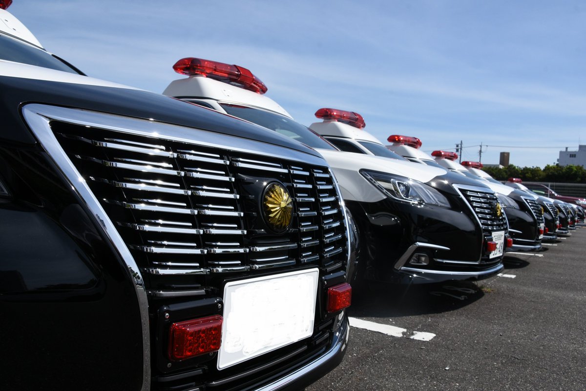 愛知県警察広報課 装備課 新たに 警ら用無線自動車 パトカー 15台が県下の警察署へ配置に 各警察署の パトカー乗務員による点検後 一斉に引き渡しとなりました 気持ちも新たに新車パトカーに乗車し 犯罪の予防検挙 交通の指導取締りに 愛知県警察広報課 装備課 新たに 警ら用無線自動車 パトカー 15台が県下の警察署へ配置に 各警察署の パトカー乗務員による点検後 一斉に引き渡しとなりました 気持ちも新たに新車パトカーに乗車し 犯罪の予防検挙 交通の指導取締りに