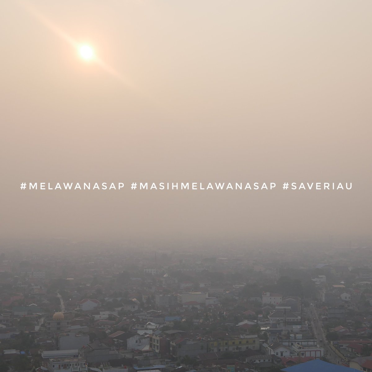 brosispku's tweet photo. 2019 dan kami di Riau masih mengalami bencana asap yang disebabkan korporasi Pembakar Hutan. Please help retweet. Kesehatan jutaan warga terancam. Pemerintah harus lebih keras bertindak! #MelawanAsap #MasihMelawanAsap #SaveRiau https://t.co/h5zvUGxc0J