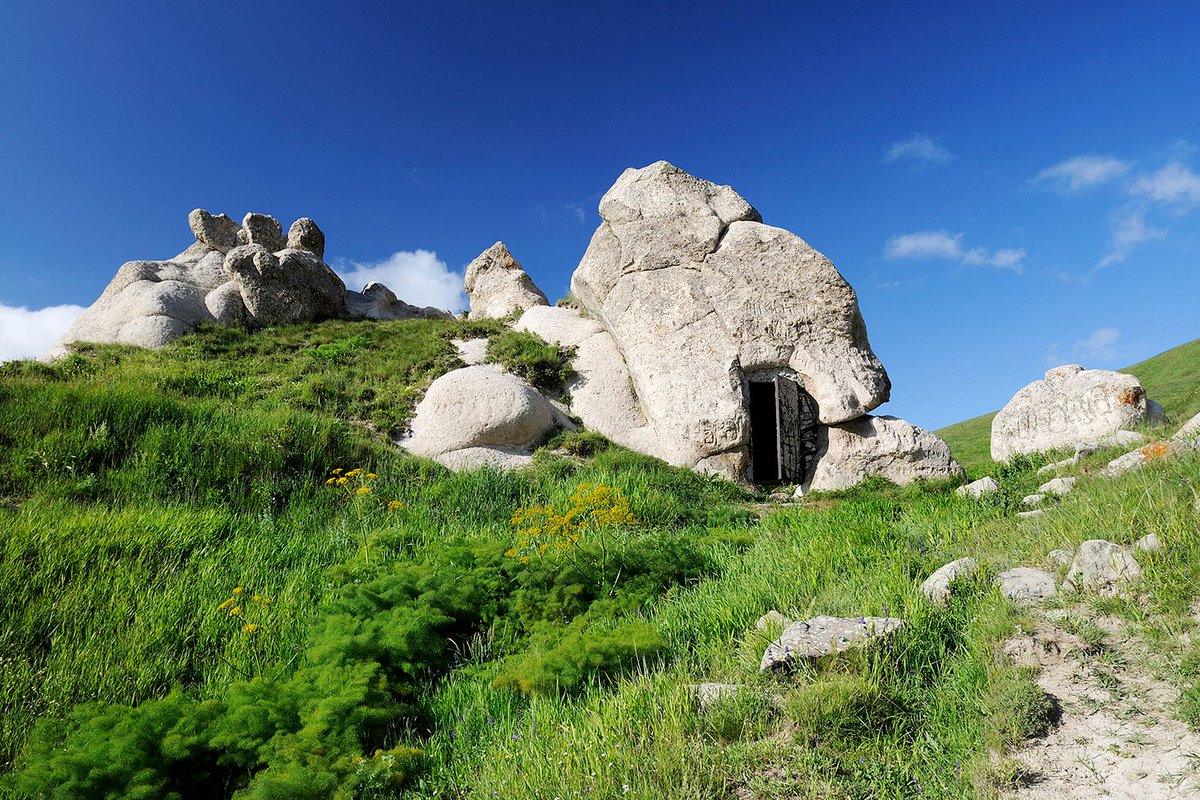 If you want to enjoy a peaceful place for your vacationNakhchivan is the place you are looking for. 💯for contacts: our whatsap +994503033688#caucasusregion #caucasusnature #bouldering #optoutside #climb #hiking #paisaje #fotografía #אוהביטבע #קיץ #nonsmetteremaidiesplora