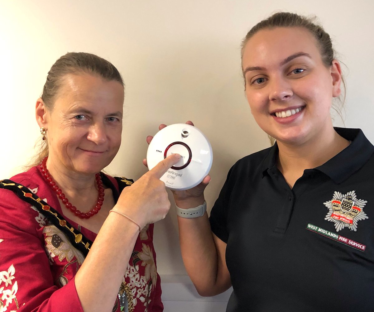 sandwellcouncil's tweet photo. The Mayor of Sandwell Councillor Ann Jaron is testing her home smoke and carbon monoxide alarms every Tuesday. Are you? #TestItTuesday
These devices save lives but if they're not working, fix or replace them immediately. #Safer6 #SaferSandwell https://t.co/ahMXzgETxI