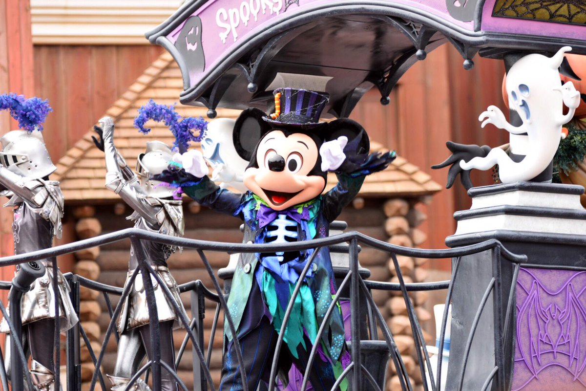 ささ ディズニー ハロウィンも開始 自分がハロウィン生まれだからか ディズニー ハロウィンには何か感じるものがある 24歳以降は纏めて歳取ることにしたから 今年も誕生日は来ないし24歳のままだが 誕生日が近づくとアピールが凄くなる トリックオア