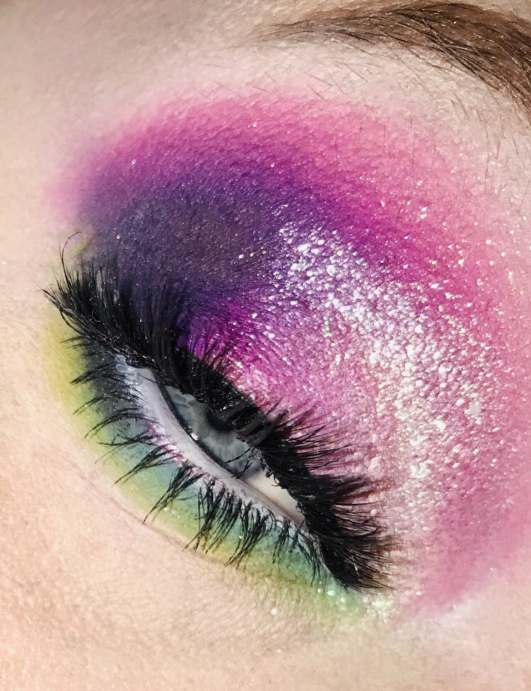 GemmaKellySmit2's tweet photo. Bold colours are my thing jawbreaker how you doing there #jeffreestarcosmetics #Jawbreaker #living #bold #practicemakesperfect https://t.co/nNBIo7z57N