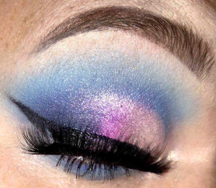 GemmaKellySmit2's tweet photo. Bold colours are my thing jawbreaker how you doing there #jeffreestarcosmetics #Jawbreaker #living #bold #practicemakesperfect https://t.co/nNBIo7z57N