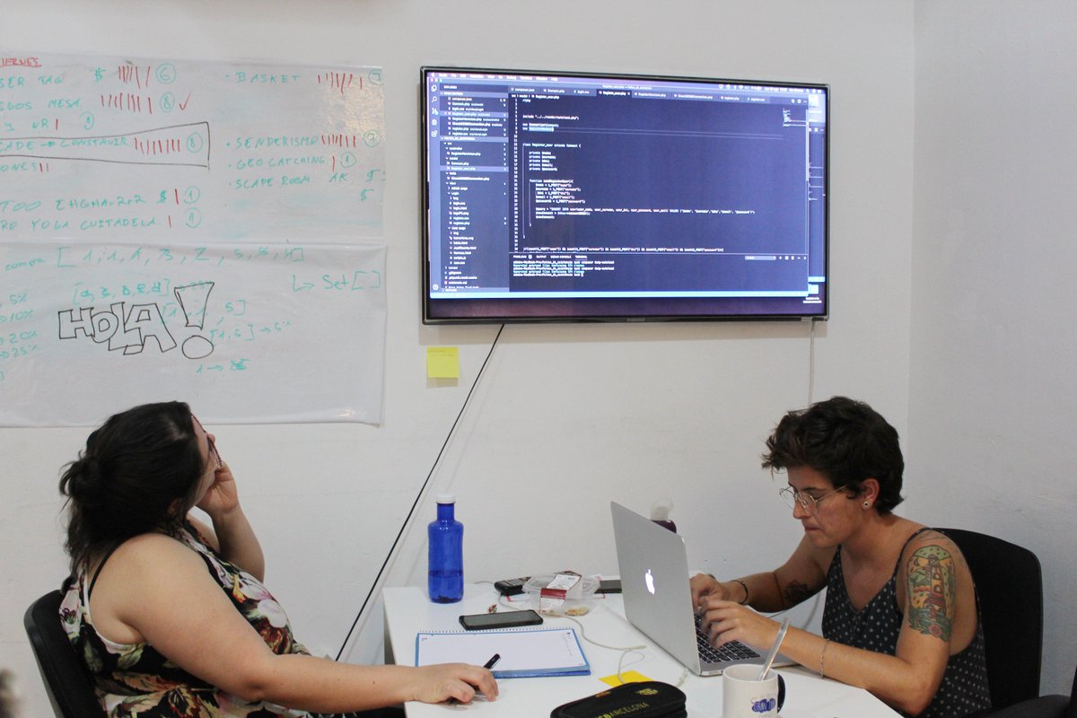 FactoriaF5's tweet photo. Desde @FactoriaF5 luchamos por conseguir que más mujeres se adentren en el sector de la #programacion💪🏻
¿Nos ayudas a romper los códigos?

#factoriaf5 #simplonco #codingbootcamp https://t.co/95bvgm8bTT