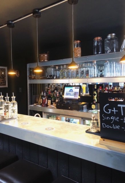 MilestoneOnline's tweet photo. Yesterday we popped over to visit our lovely clients, @GriffithsGin , checking out their amazing new bar area and talking gin, parties and tours!
#clientvisit #griffithsbrothersgin #gin #pennstreet #buckinghamshire #milestonecreative #marketingagency #branding #marketing https://t.co/34hr9lMMow