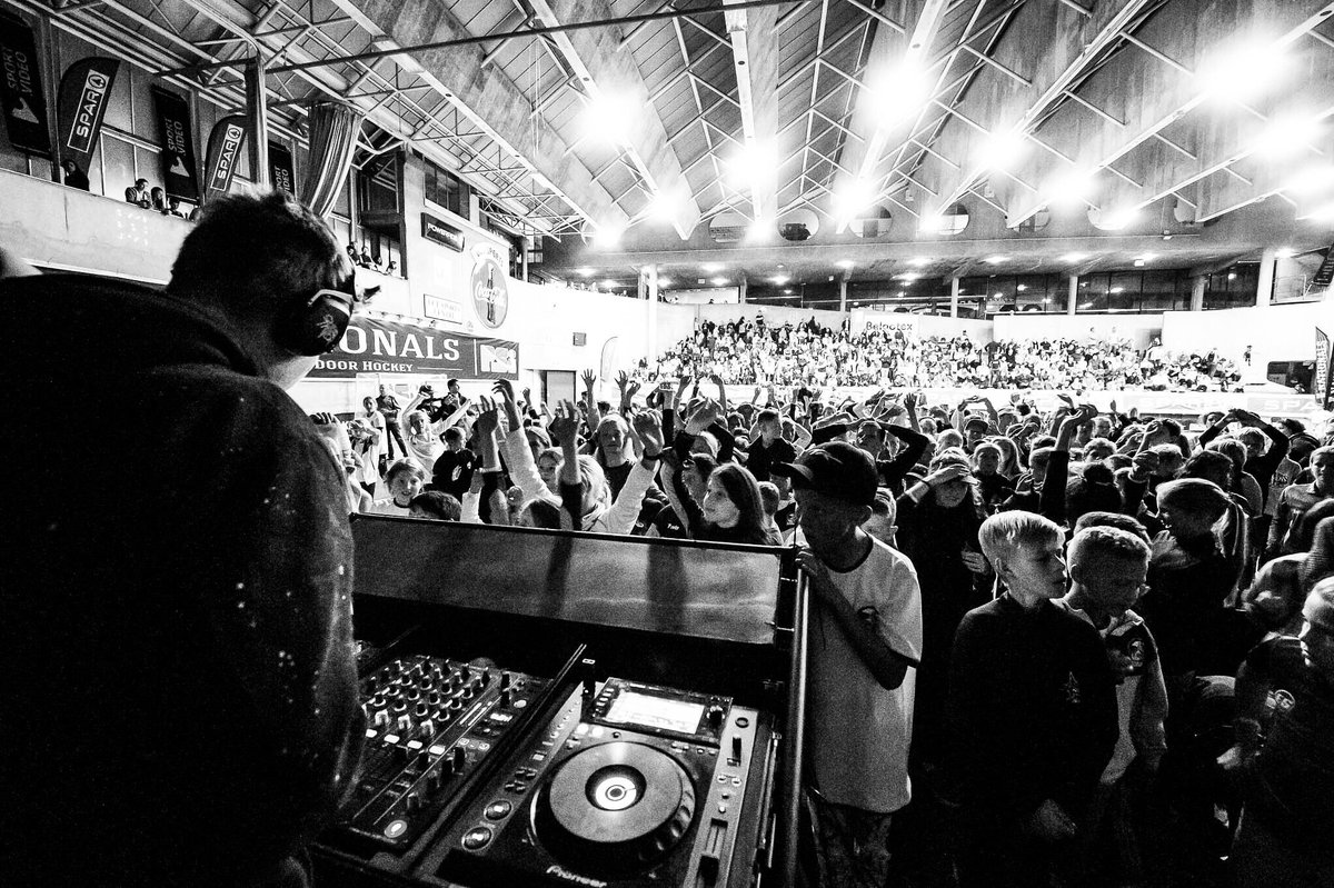 The spirit of indoor is alive in South Africa 🇿🇦 

Pro Series Indoor since 2007 

#PSiHockey 
#WeLoveBoards 
#SouthAfrica