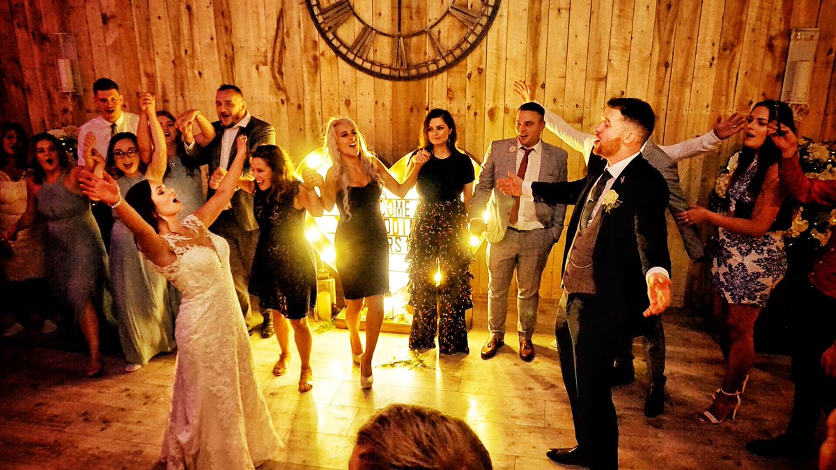 Peas in a pod these two. 
#weddingdjuk #northwestweddingdj
#bride #weddingday #weddingphotography #bridal #weddinginspiration #weddingdjmanchester #weddingphotographer #groom  #weddings #instawedding #weddingideas #weddingplanner #engagement #marriage #невеста #weddingdj #dj