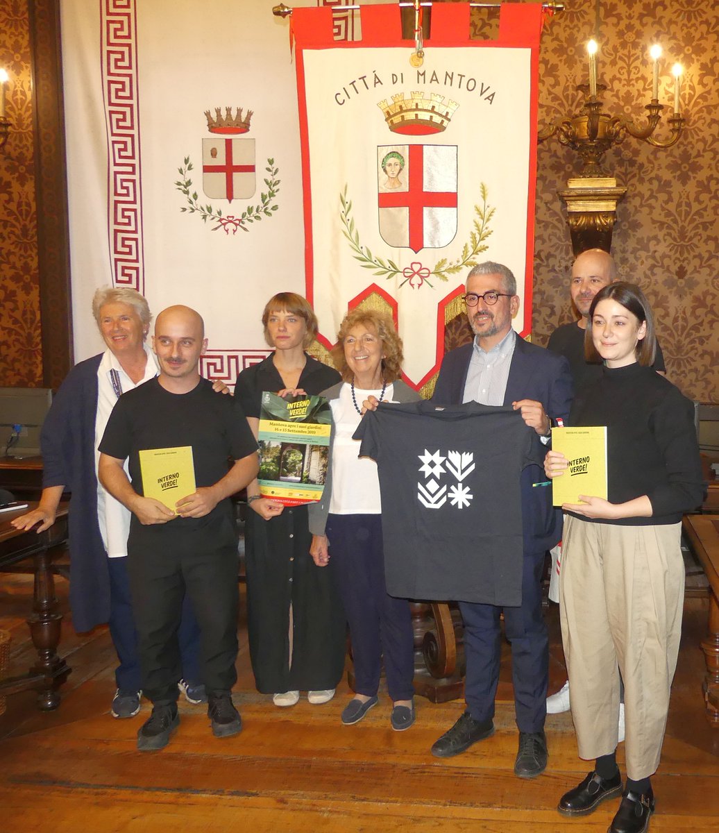 discoradioIT's tweet photo. Mantova custodisce, nel proprio centro storico, uno spettacolare patrimonio di giardini privati. Un patrimonio che con #InternoVerde sarà a disposizione di mantovani e turisti sabato 14 e domenica 15 settembre @mattpalazzi @cittadimantova https://t.co/Jo4qKtDKas