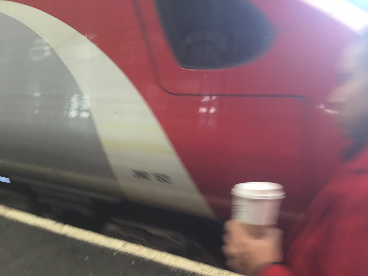 CicelyTmd's tweet photo. #2019RailtourDay6
09/09/19 Airedale
390 (Iβll get number at CAR, hungry, need early brunch π
1S42 0730 London 1S42 0730 London Euston to Glasgow Central
Virgin Trains (West Coast) service
@VirginTrains
#LoveStephanie π #Pendolino #WCML #LuneValley #FoundaSeat https://t.co/fWZrYiDSvr
