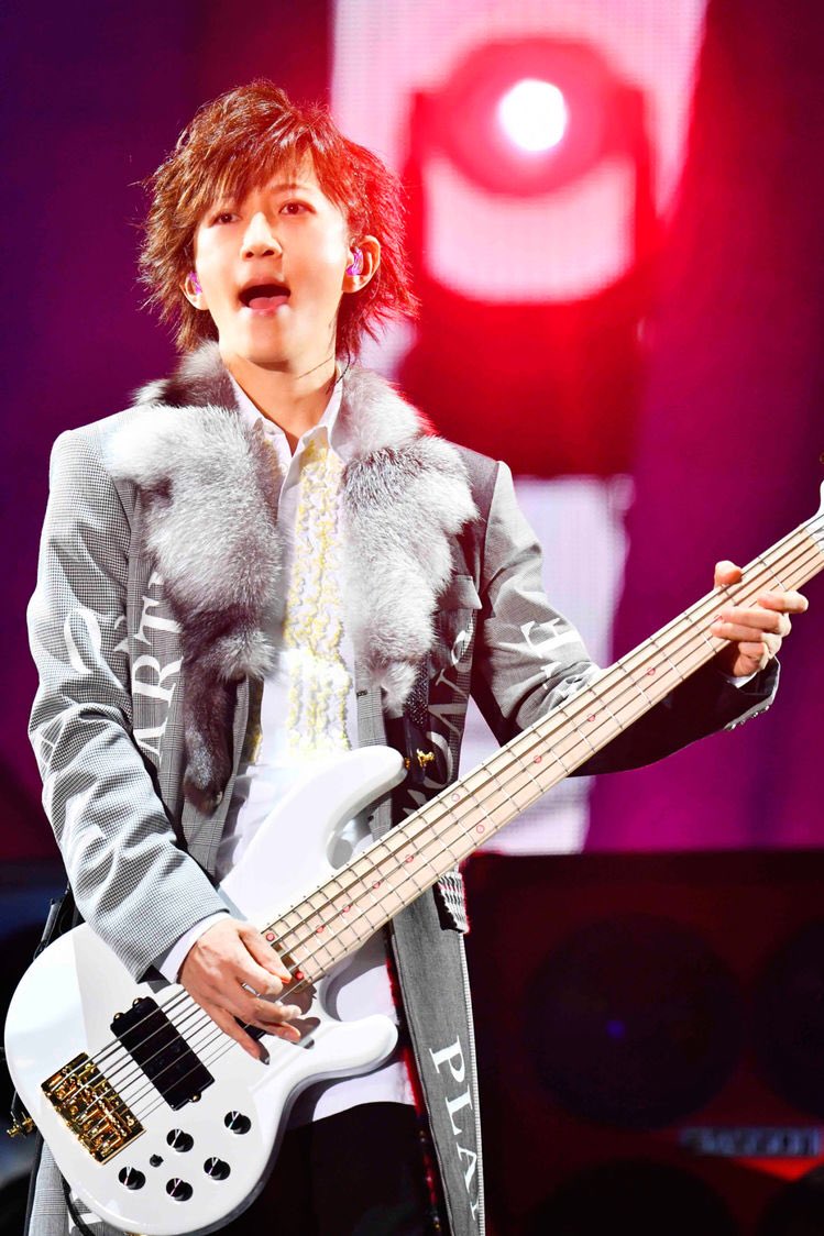 miiiii028's tweet photo. 前田敦子さんが28歳に見えないと話題ですが、こちら御年50歳になられるL'Arc〜en〜Cielの4人でございます
全員足して200歳。信じられませんよね… https://t.co/3Bo6ZmTQvY