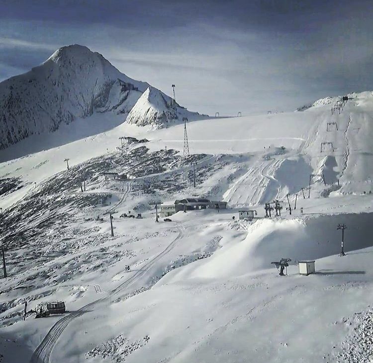 neilsonaustria's tweet photo. The Kaprun glacier looking particularly beautiful this morning 🇦🇹🇦🇹😎🇦🇹🇦🇹. #lovesnow #Snow #Austria #neilsonholidays @neilsonholidays https://t.co/lMtuqwlPnH