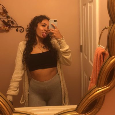 Yulissa ♏ tweet media