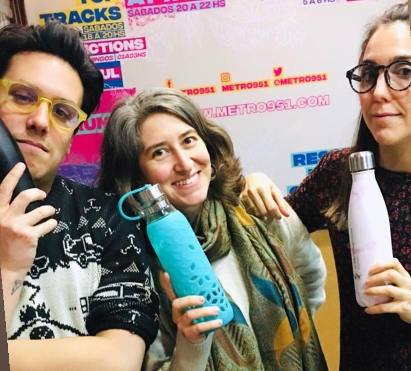 lalocadeltaper's tweet photo. So this happened 😎
Los locos de la botellita 🙌
#TraeTuBotella 😉 https://t.co/3140VTUqWx
