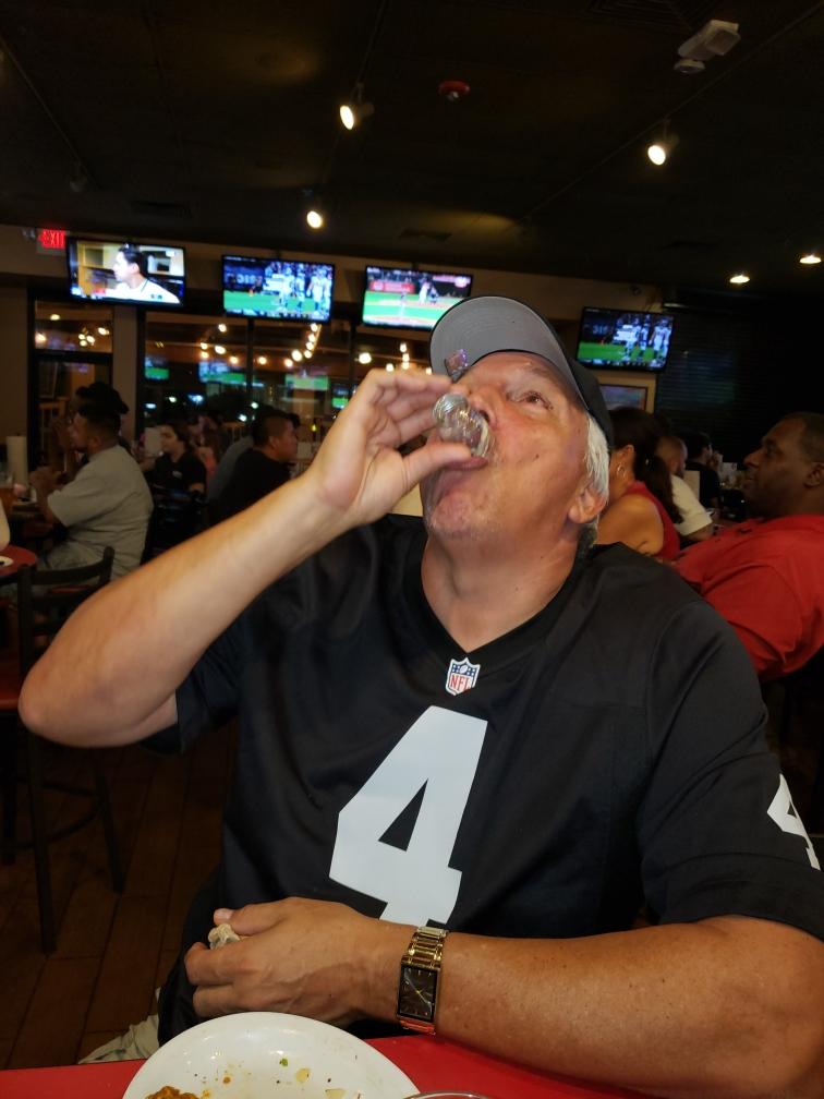 miggideeMAC's tweet photo. HAPPY FUCKING BIRTHDAY DAD!!! Raiders took the W for you, I love you old fart 🍻😎💙 #dasfam https://t.co/EqtpvKCDGM