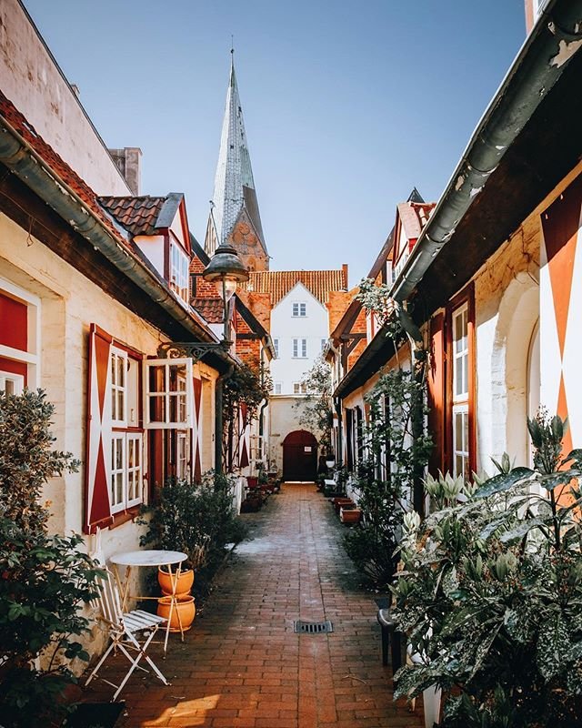 These off-grid urban communities need not be big. The Von-Höveln-Gang in Lübeck, Germany, would work well as a model: less than 600 square meters and has six large townhouses, four of which have access to green courtyards. The "gang" itself functions as a pseudo-courtyard.