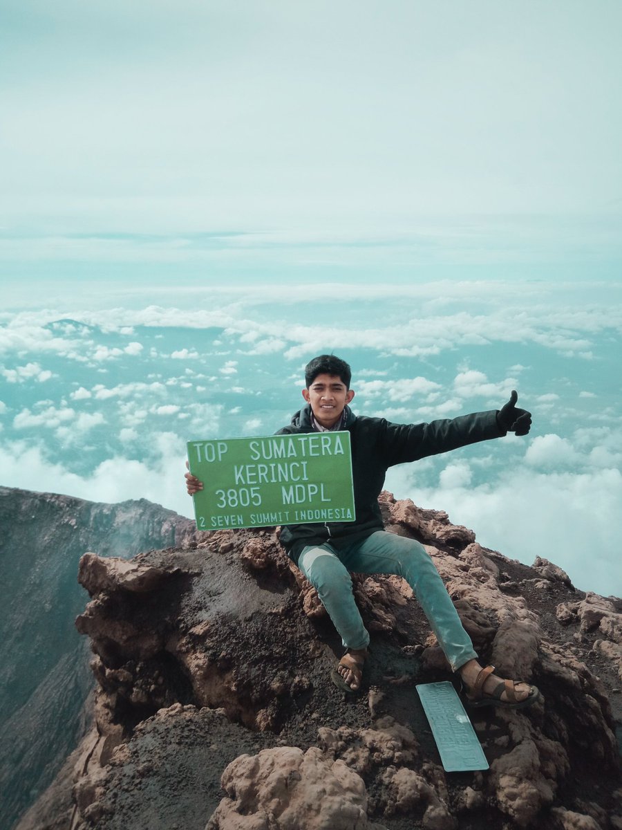 vickyhardinata's tweet photo. #gunungkerinci #atapsumatera #7summitindonesia https://t.co/4k6ezqCm4C
