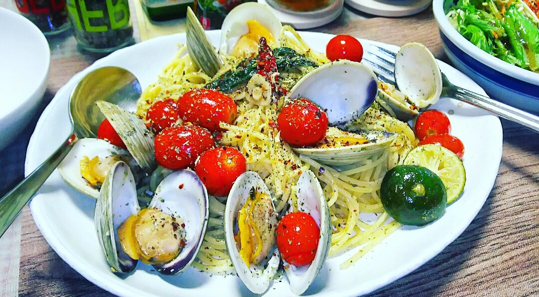 kyowhey713's tweet photo. ホンビノス貝のボンゴレ・ビアンコでした〜🍽✨
サラダも添えてお昼から #primerich でかんぱーい🍺
#飯テロ #飯テログラム
#ラジオ協会アルコール支部
#ツイッター晩酌部
#お腹ぺコリン部
#とにかく呑み隊
#とにかく呑もうよ倶楽部
#でぶ活 🐖 https://t.co/fpDdm2SetJ