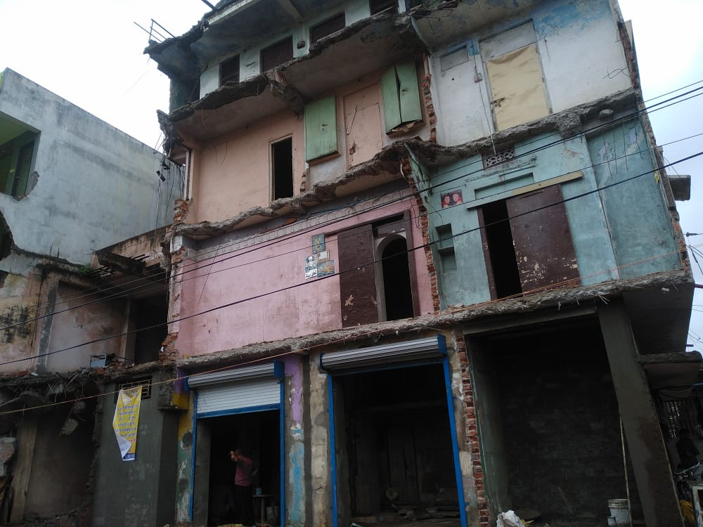 ParmarthPooja's tweet photo. As Gov is trying  2 build  smart cities by acquiring land of Helpless,uneducated + poor people.#IndoreSmartCity turned in2 #IndoreBrokenCity STOPdemolition
@OfficeOfKNath @GaurMalini @pmoindia @CMMadhyaPradesh @narendramodi @Ramesh_Mendola @KailashOnline @jdjsindore
@projsindore https://t.co/FkWVbMxHAE