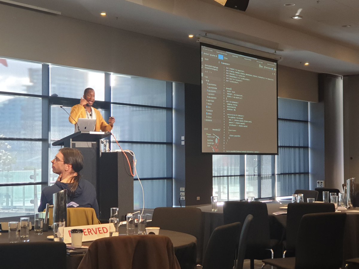jernej_kavka's tweet image. Great session from @saniyusuf "Let's Build a Form Around It"! :) #angular #reactiveforms @componentsConf