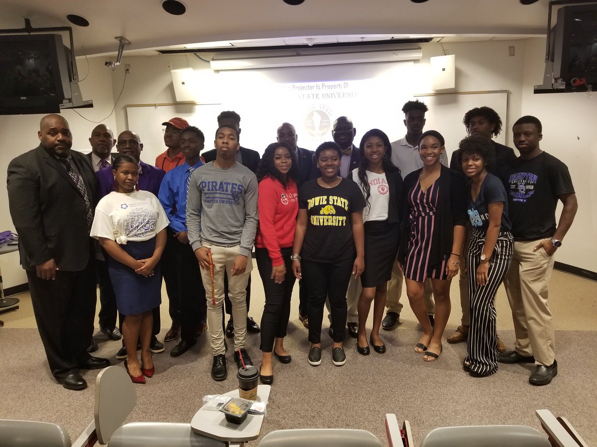 GammaPiQues's tweet photo. Our @ProjectEnrich gets @pgcps high schoolers ready for #college with monthly sessions on scholarships and $$$ aid, college apps, choosing a college, choosing a major, etc. Now registering: https://t.co/neZKKDnz9F #menofPGCPS #PGCPS https://t.co/iQeEjwJ02l
