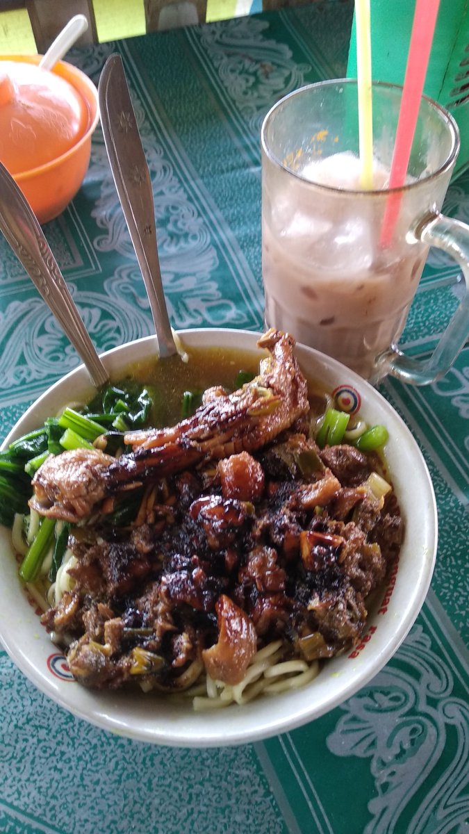 whyyatmj's tweet photo. Mie ayam pak Bagong + ceker + es susu 10k rasa mantap 😍
monumen plataran selomartani kalasan 

@InfoMieAyamYK https://t.co/rLX072bHPE