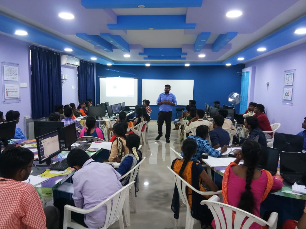 thesmartbridge's tweet photo. The warm hospitality and breathtaking generosity at #alagappa brings in a lot of enthusiasm. #InternetOfThings #ArtificialInteligence #ibm #ibmservices #trainingsession https://t.co/J42GOWOVSY