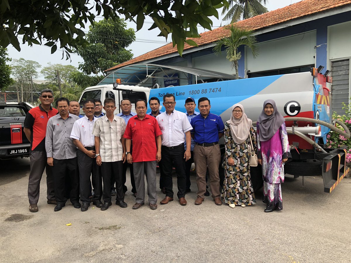 ahmadmaslan's tweet photo. Catuan Air kws #Pontian Utara
Saya minta diberi taklimat hari ini oleh SAJ
Krisis air berlaku sbb cuaca panas, tiada hujan lebih sebulan jejas empangan #Macap
Dicadang segera
Adakan pembenihan awan
Bina loji di Sungai Pontian Besar
Bina tangki air Pt Arif & Jln Wawasan #Benut https://t.co/SaEZhItF0e