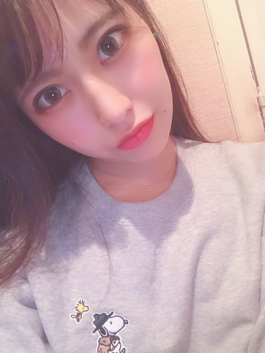checheche0303's tweet photo. Twitterお久しぶりです☺️✨✨

最近のお気に入りのトレーナー…💓
電車とか地味に寒かったりするから必需品なんだよね〜🦖💓💓💓

#MODECON #MixChannel #拡散希望RTお願いします #拡散希望 https://t.co/ABUAkszelG