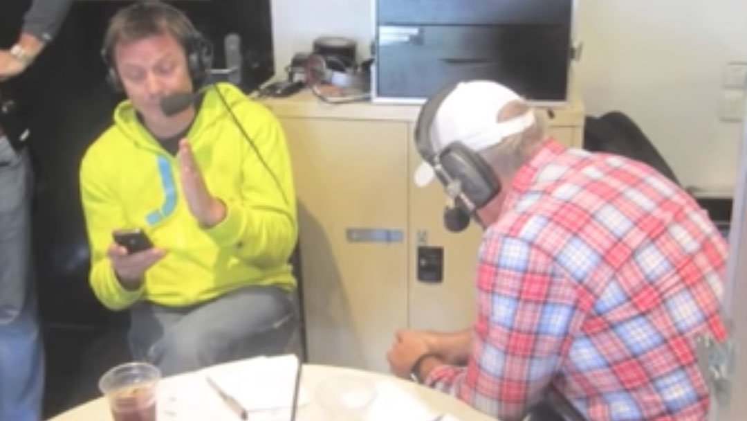 "I CAN NOT BELIEVE WHAT I'M READING!"

In 2011, Garry Lyon got a hold of an email Spud Frawley sent to Fox Footy about his makeup.

LISTEN HERE: bit.ly/2lNmHvK