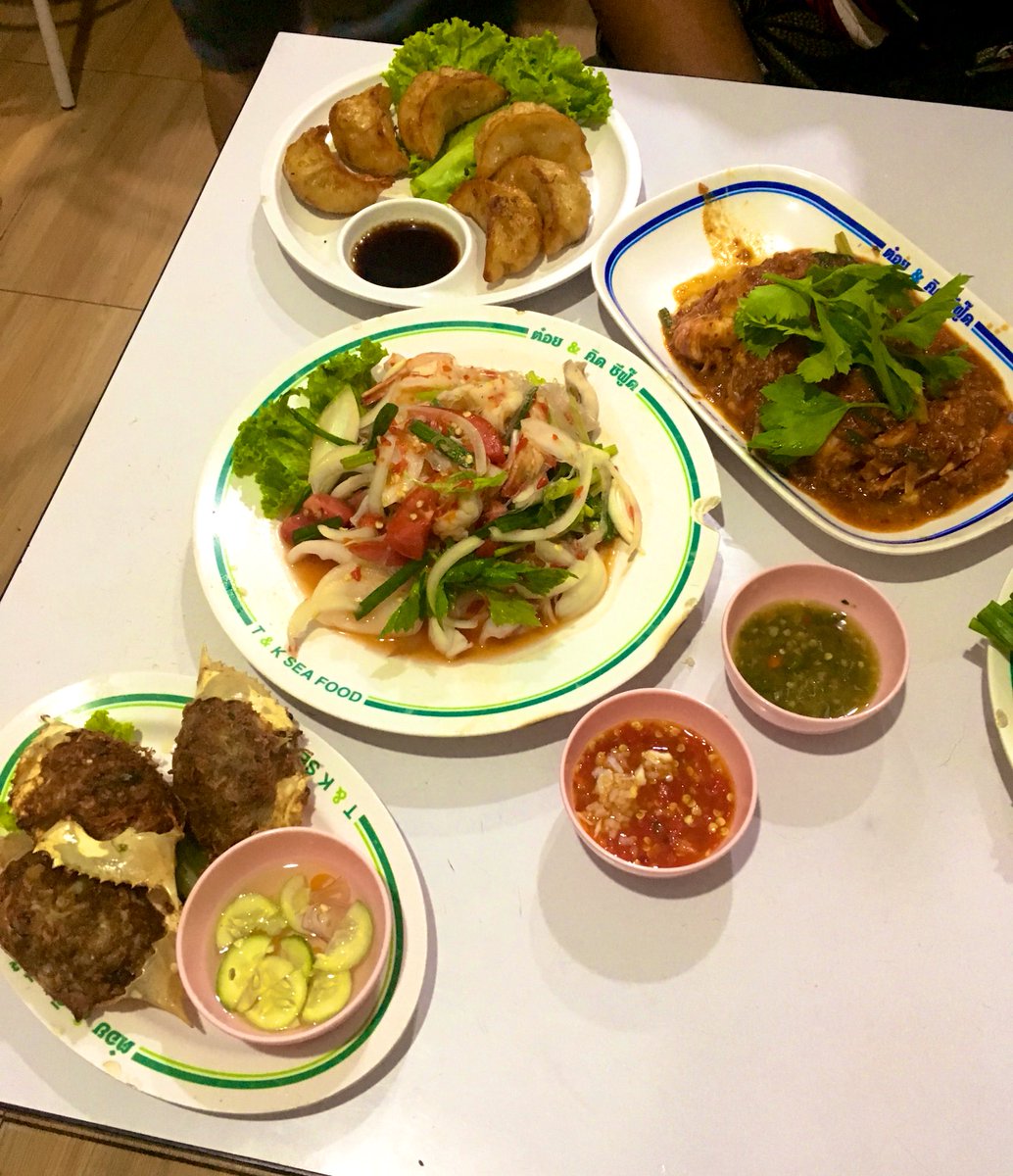 CurvySlim's tweet photo. In other news I went on a super cute date last night, with the @Tinder match, and the food was incredible . Like really blew me away ... #chinatown #blackdykestravel #randomashell #yum #iheartfood 😋 https://t.co/alXNprw90V