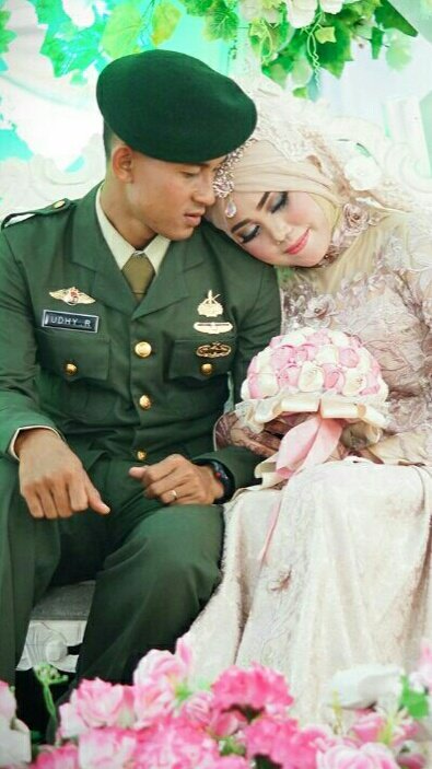 naydewie's tweet photo. @idtodaydotco Duhhh ini mahh suami saya namanya Pratu Udhy Rizqananto bukan Sertu Haris min.. 😒 nanti saya selamatan dulu lah yaa ganti namanya 😤 https://t.co/Rzf20jOigK
