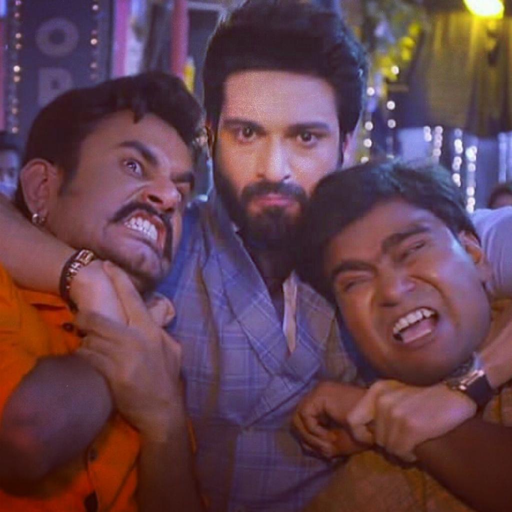 veejay_fan's tweet photo. Action Madhav 💪💪😍😍you are rockss vijuu ♥♥
#Vijayendrakumeria #Sufiayanpyaarmera @veejay_k https://t.co/87drAOub1s
