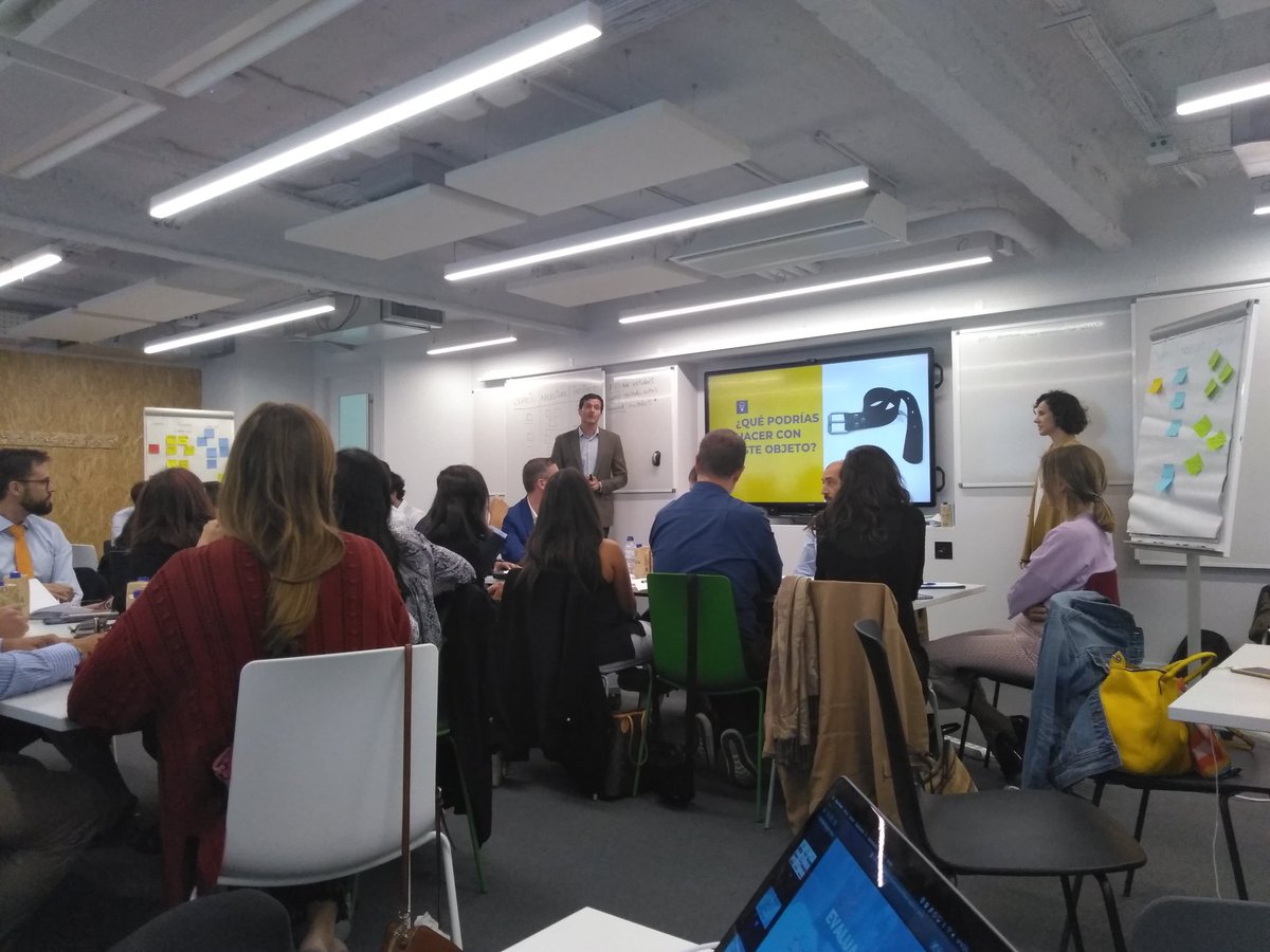 JoseNanclares's tweet photo. ¿Qué podrías hacer con un cinturón? Ejercicios de ideación del Programa de Innovación Corporativa de @la_Mutua para abrir la mente #MutuaInnova https://t.co/FbcU48MG3d