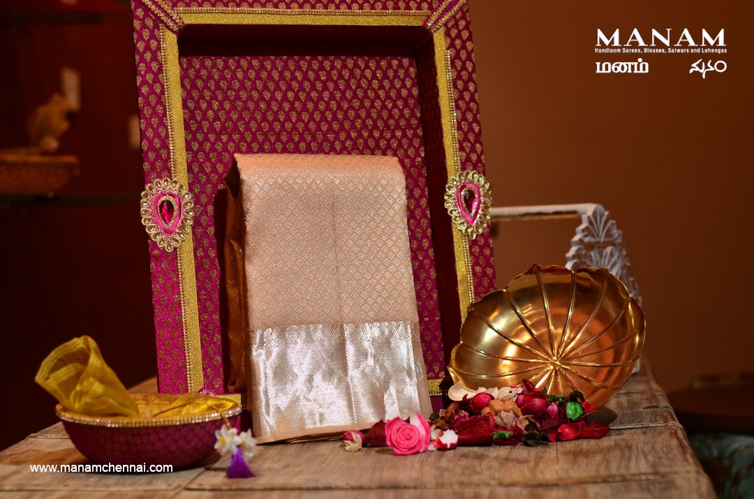 ManamHandlooms's tweet photo. Sarees are the queen of the dress world.

Saree Type: Kanchivaram Silk Saree
Price: Rs. 25495-
Availability: One in Stock

#KanchivaramSilkSaree #Kanchivaram #SilkSaree #instock #HandloomSarees #dreamysarees  #CustomizedWeddingSaree #Sarees #ClassicCollections #traditionalsaree https://t.co/qjuJGWBaOa