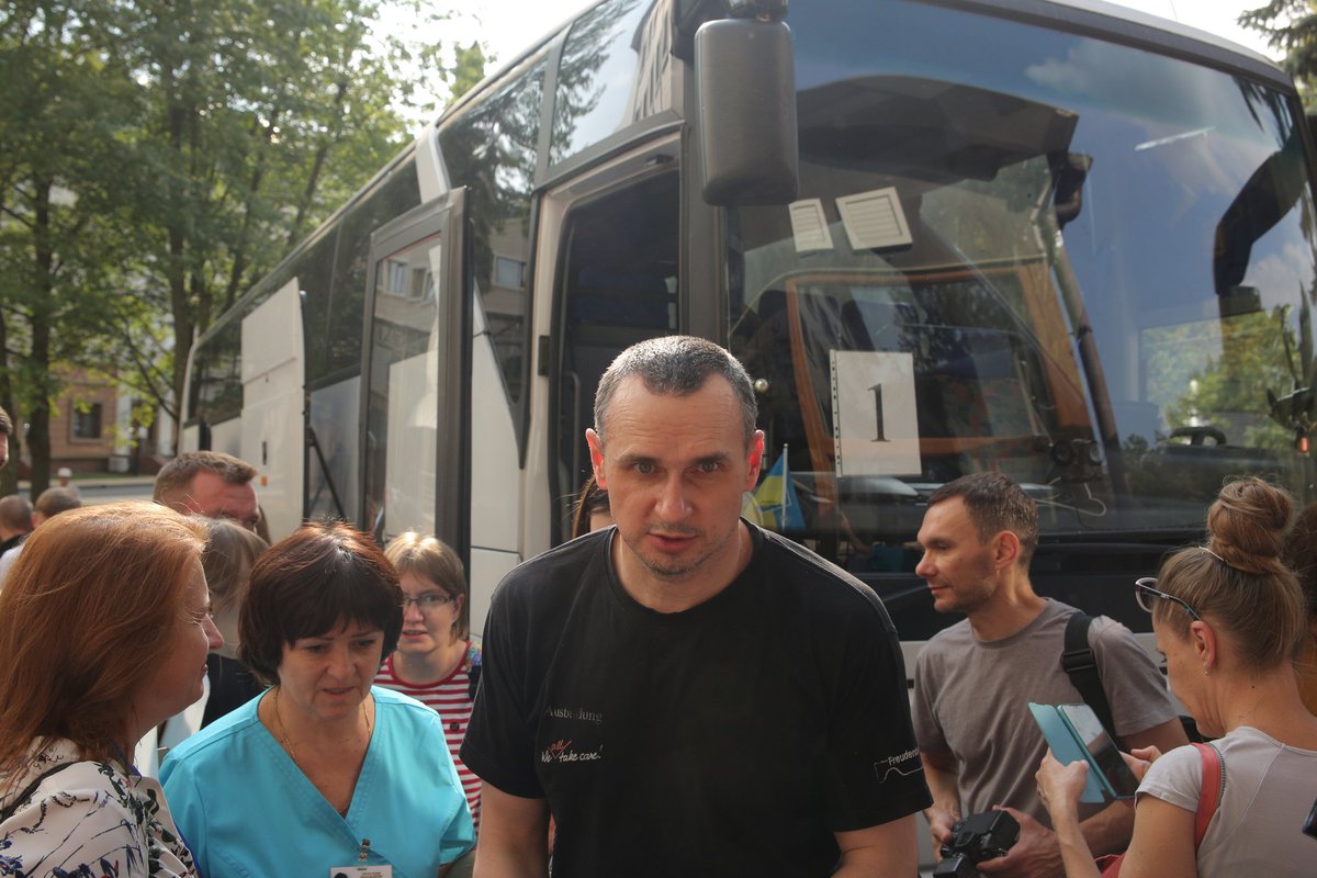 ukrreporter's tweet photo. Ukrainian filmmaker Oleh #Sentsov and a Ukrainian left-wing activist Olexandr #Kolchenko, who were freed after a #prisoner #swap between Russia and #Ukraine, will have the first press conference. https://t.co/LbXvsCML2w