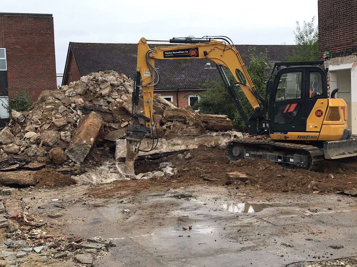 CDC_Demolition's tweet photo. We don’t only demolish bridges! Back to basics for a regular client @CDC_Demolition @CDCEnviro @tru7group @Guynicholls7 @tm__33 @JakeNicholls45 @JohnleeMack @Chinny63549321 @whipstreet @meik1fitness #eastangliasno1 @cdcno1tru #supplychain #truplant #trudemo https://t.co/nTlBxMJ5KV