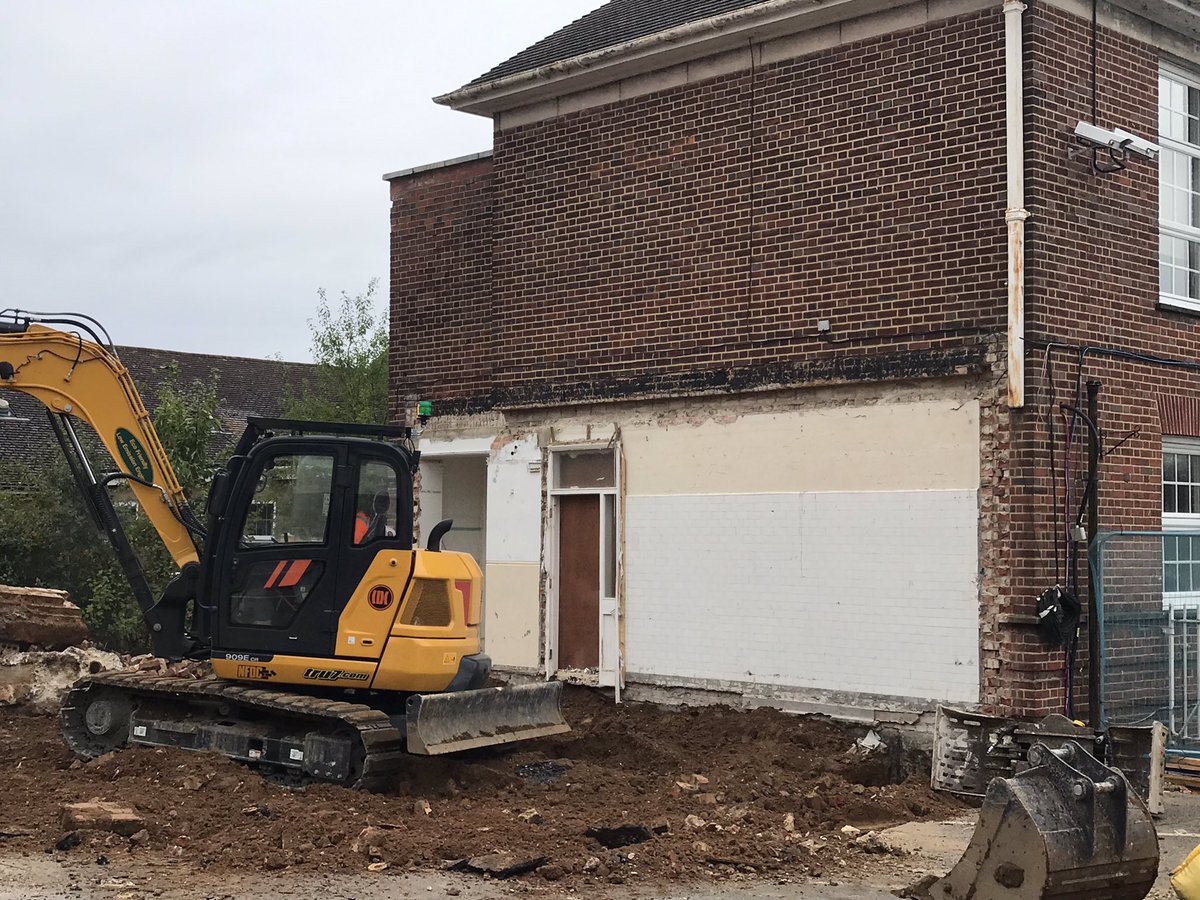 CDC_Demolition's tweet photo. We don’t only demolish bridges! Back to basics for a regular client @CDC_Demolition @CDCEnviro @tru7group @Guynicholls7 @tm__33 @JakeNicholls45 @JohnleeMack @Chinny63549321 @whipstreet @meik1fitness #eastangliasno1 @cdcno1tru #supplychain #truplant #trudemo https://t.co/nTlBxMJ5KV