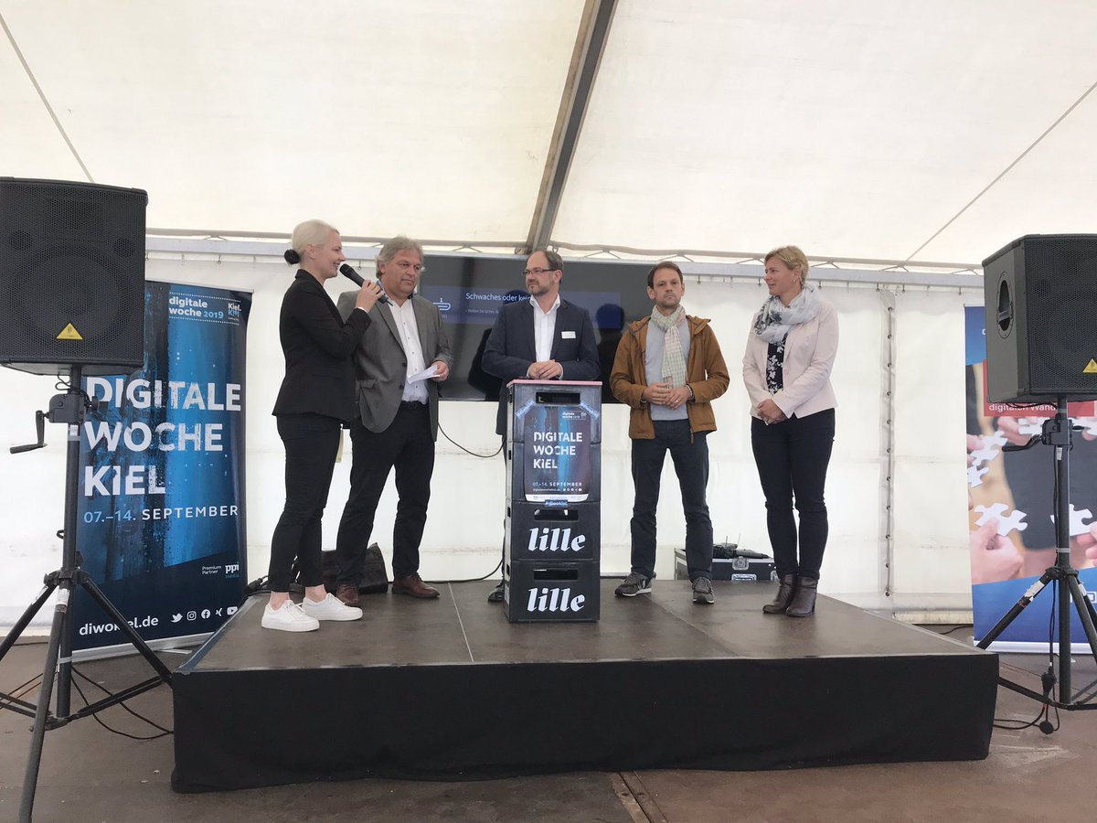 automat1kk1337's tweet photo. #Dataport-Breakfast Talk mit @IngmarSoll, Uwe Störmer, Prof. Christiane Ness und Jonas Dageförde. #datareport #aufzurdiwokiel #diwokiel19 https://t.co/ZzV23C1hCa