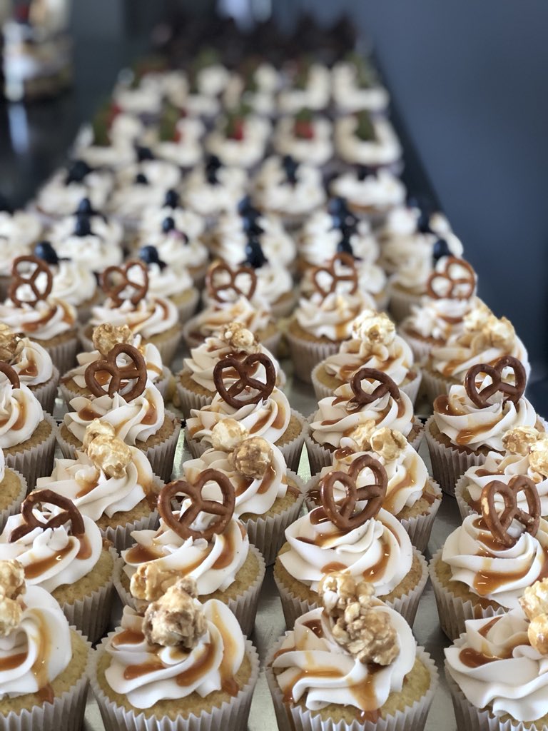 _Motez's tweet photo. 🚨🚨Cupcakes and Jars for the day! 
5cupcakes- P50
Cake Jar- P25
We open for Business.⚡️ https://t.co/3ACGNB2DH6