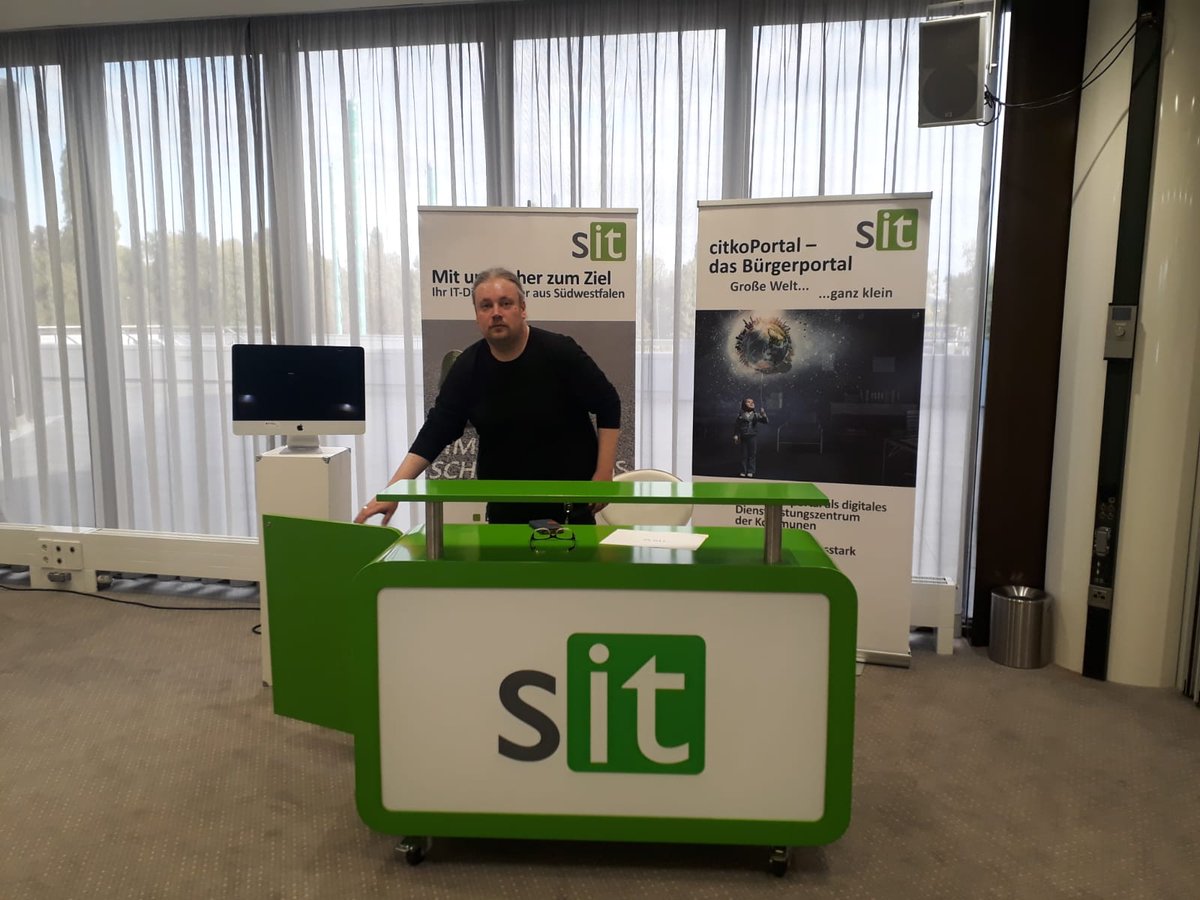 Der Stand ist aufgebaut. Das 20te ÖV-Symposium kann beginnen! Treffen Sie uns heute am Stand 10G. Wir freuen uns! #öev20 #sit #südwestfalenit #kommunaleIT