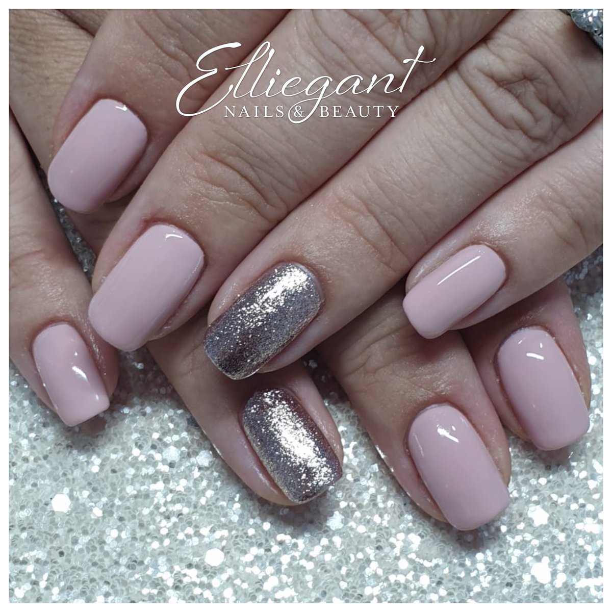 ElliegantB's tweet photo. When you just need a little bit of bling to get through the rest of the week ✨✨✨
.
.
#thegelbottlerochester #nailartkent #nailsmedway #nailshoo #beautymedway #gelbottlemedway #gelbottlekent #nailbeautykent https://t.co/e1jCq67Ekx
