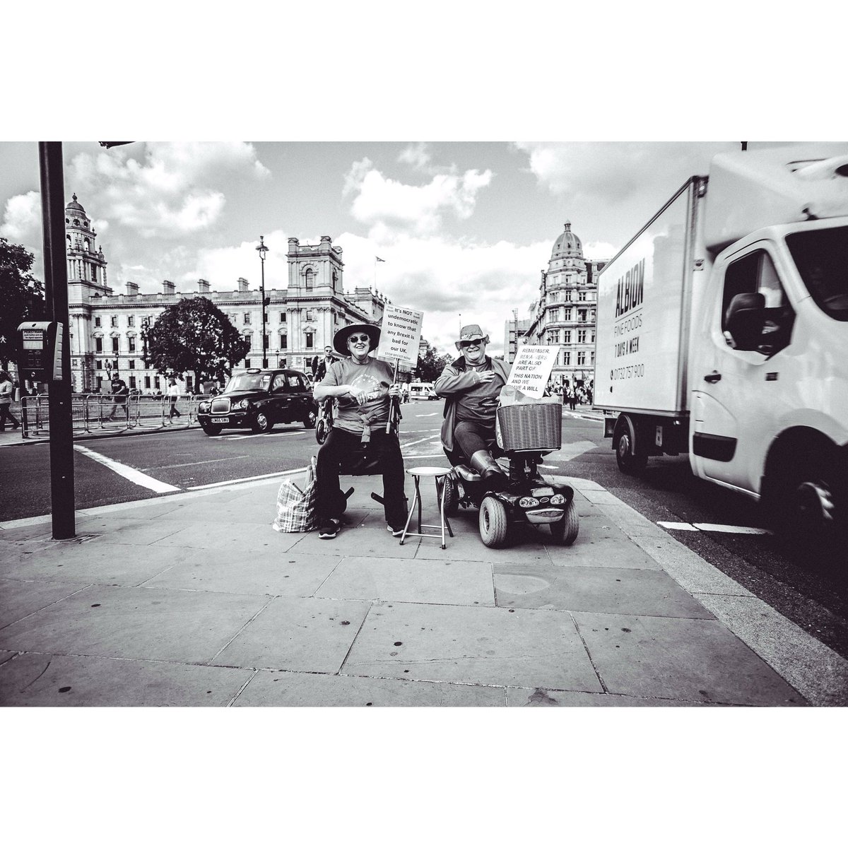 zaksabout's tweet photo. Chromiopolis Noir
A series of images taken around London in 2019
A very British protest.
https://t.co/WMHR9fRyOA
#brexit #streetphotography #blackandwhite #london #city #streetphotographer #streetlife #postthepeople #quietthechaos #imashots #pushforward #zaksabout https://t.co/Jjr6LQNizh
