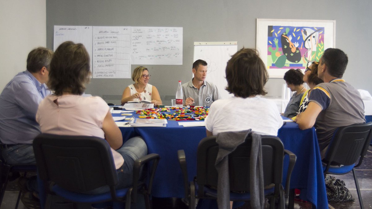 agenfap's tweet photo. Inizia il corso per diventare Facilitatore #LegoSeriousPlay. #PerKristiansen introduce i concetti chiave delle 4 giornate di formazione.
#LSPtraining #LSP #Roma #Agenfap #10settembre https://t.co/V54KNuo0KC