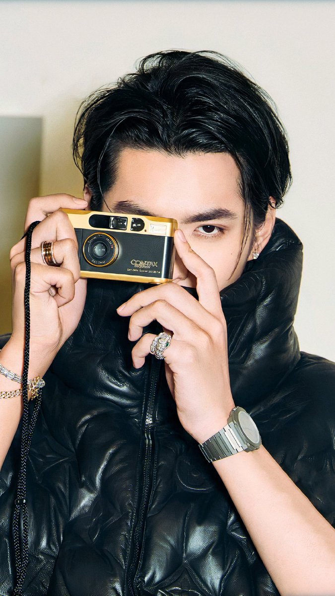 liuliu28617244's tweet photo. From the joy of owning a new magazine .😊😏
An awesome man .@KrisWu
#wsj #wuyifan #krisactor #Kris #kriswu #Kriswu #actorkris #KrisWu #wuyifanKris #kriswuyifan #wuyifankris #Antares #kriswuantares #KrisWu #吴亦凡 #크리스 #Kris #우이판 #クリス https://t.co/vMU3VsaiBT