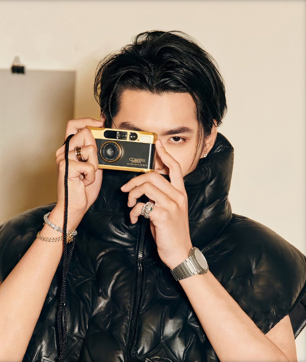 liuliu28617244's tweet photo. From the joy of owning a new magazine .😊😏
An awesome man .@KrisWu
#wsj #wuyifan #krisactor #Kris #kriswu #Kriswu #actorkris #KrisWu #wuyifanKris #kriswuyifan #wuyifankris #Antares #kriswuantares #KrisWu #吴亦凡 #크리스 #Kris #우이판 #クリス https://t.co/vMU3VsaiBT