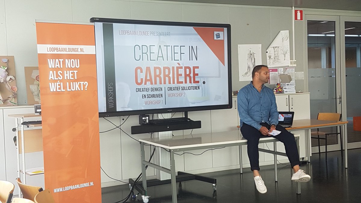 LoopbaanLounge's tweet image. "Ik creatief? Nee hoor!"
Dat riep een student gisteren voor de inspiratiesessie bij @InhRotterdam.

Hoe je je eigen creativiteit (her)ontdekt en vergroot lees je op:
linkedin.com/posts/loopbaan…
