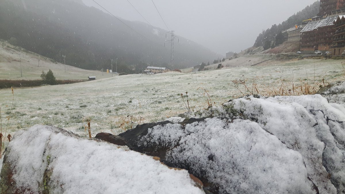 nwpowderdays's tweet image. #PowderAlert 10.09.19
Així anem per les Bordes d'Envalira ❄❄❄❄☝😃 Donem la benvinguda a la neu!