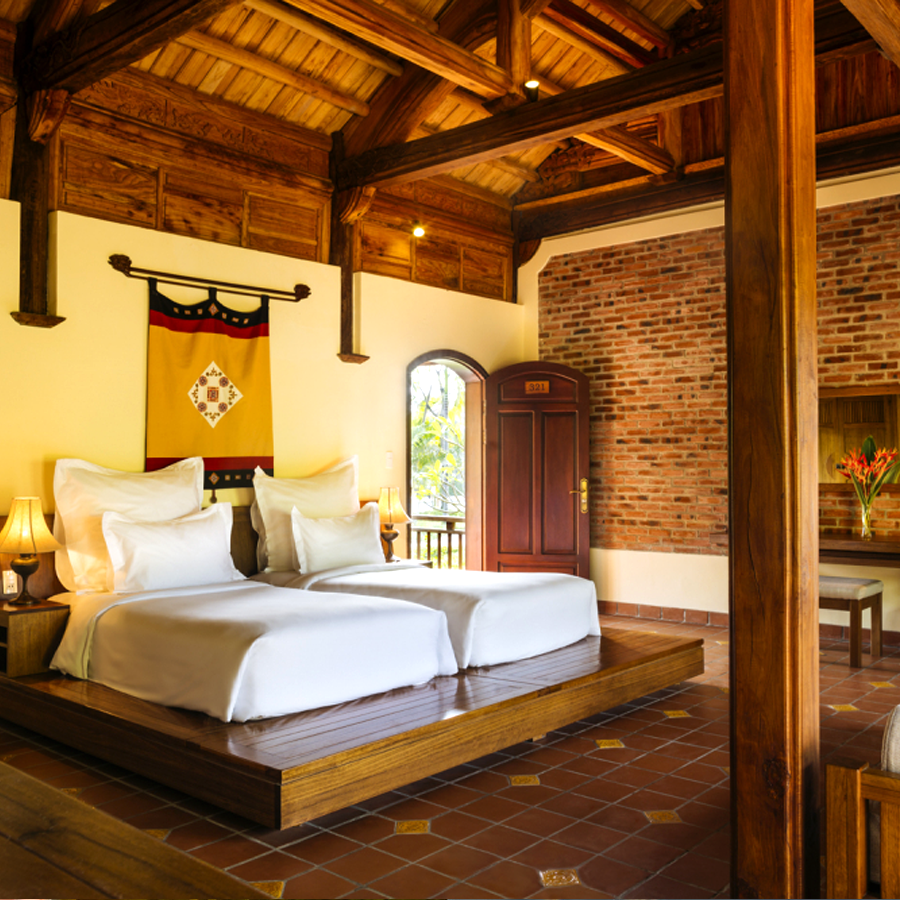 MyanmarTouching's tweet photo. Driving for 90 minutes from Hanoi, Emeralda Resort is the largest five stars resort in the north of Vietnam. Located in the charming mountain, Emeralda Resort is considered as a dreaming resort for both domestic and foreign tourists when visiting Ninh Binh.
#ninhbinh #vietnam https://t.co/QA7fiJTPi3