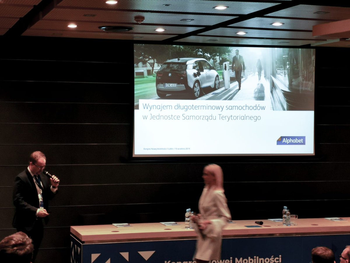 KNM_PSPA's tweet photo. Na #KNM2019 Project Manager @alphabetint Krzysztof Leszczyński analizuje zagadnienie długoterminowego wynajmu samochodów w jednostkach samorządu terytorialnego. 

JST wynajmują coraz częściej samochody elektryczne #EV!

#elektromobilność https://t.co/co5STSydIg