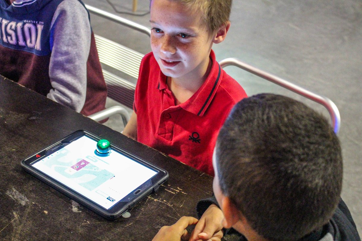 Sparkoh_be's tweet image. Du 25 au 29/11 les journées "Robot & co" 🤖 reviennent pour une nouvelle édition. Les primaires apprivoiseront les nouvelles technologies lors d'ateliers pratiques au Pass !
👉 bit.ly/2lETBP7
Merci à @digitalwallonia de soutenir ce projet 😊 #Wallcode #numerique